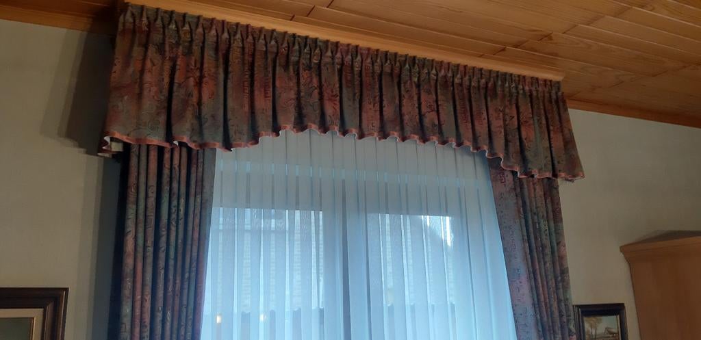 Over gordijnen in nieuwstaat, Ophalen