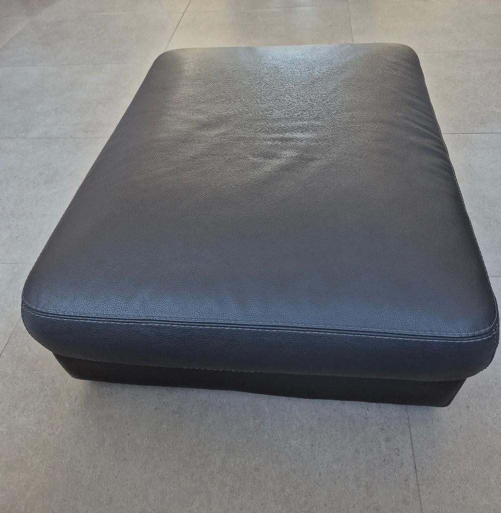 Table basse/pouf en cuir italien gris foncé, Maison & Meubles, Comme neuf, Enlèvement, 50 à 75 cm, Rectangulaire