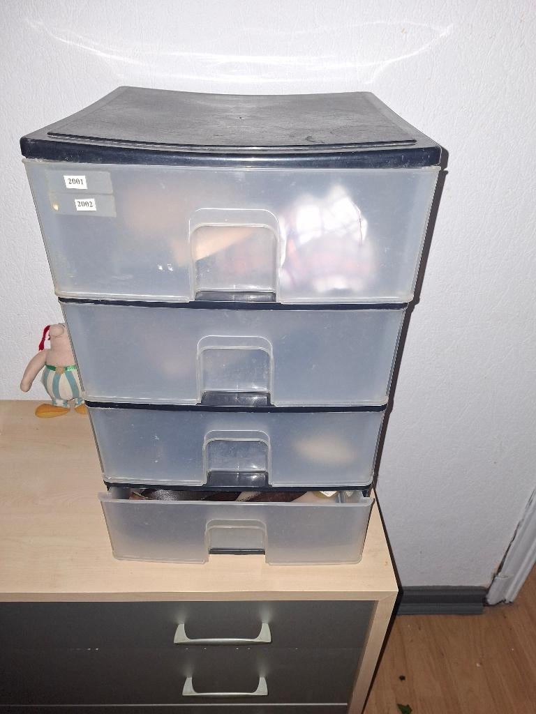 Meuble  plastique, Enlèvement, Utilisé