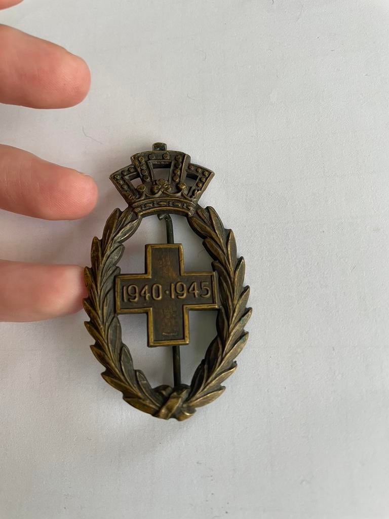 Lot 46 : Broche de la Seconde Guerre mondiale, Enlèvement ou Envoi