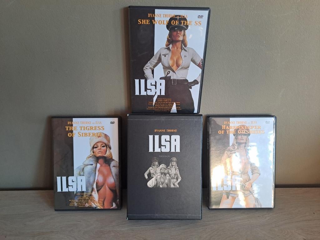 DVD Box Ilsa wolf of the SS Trilogy in nieuwstaat, Cd's en Dvd's, Ophalen, Zo goed als nieuw