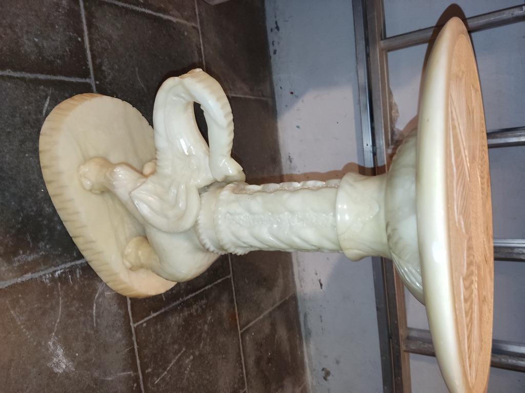 Marmeren olifant tafel, Ophalen