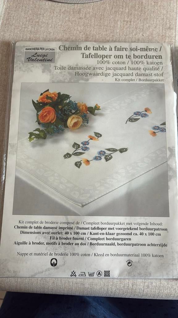 Tafelkleed en tafelloper om te borduren NIEUW 5€/pak, Hobby en Vrije tijd, Borduren en Borduurmachines, Ophalen, Zo goed als nieuw