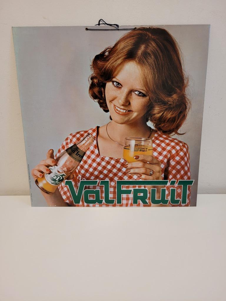 ancienne tole publicitaire val fruit 1977 vintage, Collections, Enlèvement ou Envoi, Utilisé, Panneau publicitaire