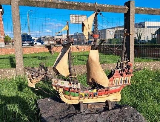 Modelbootschip houten zeilboot, Ophalen