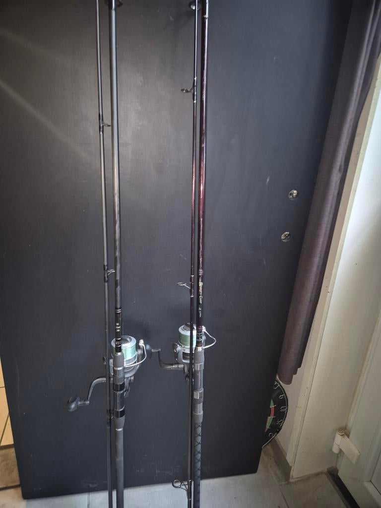 2 hengels met baitruner molens als nieuw, Ophalen