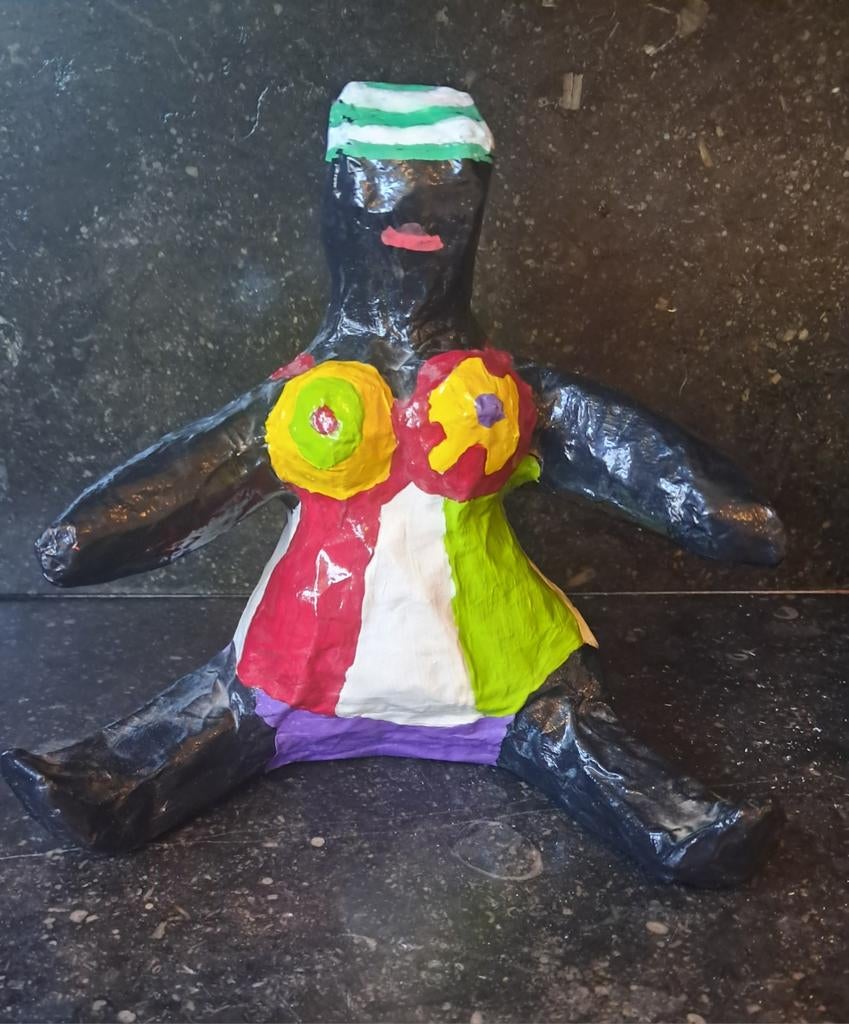 Beeld in papier maché, Enlèvement ou Envoi