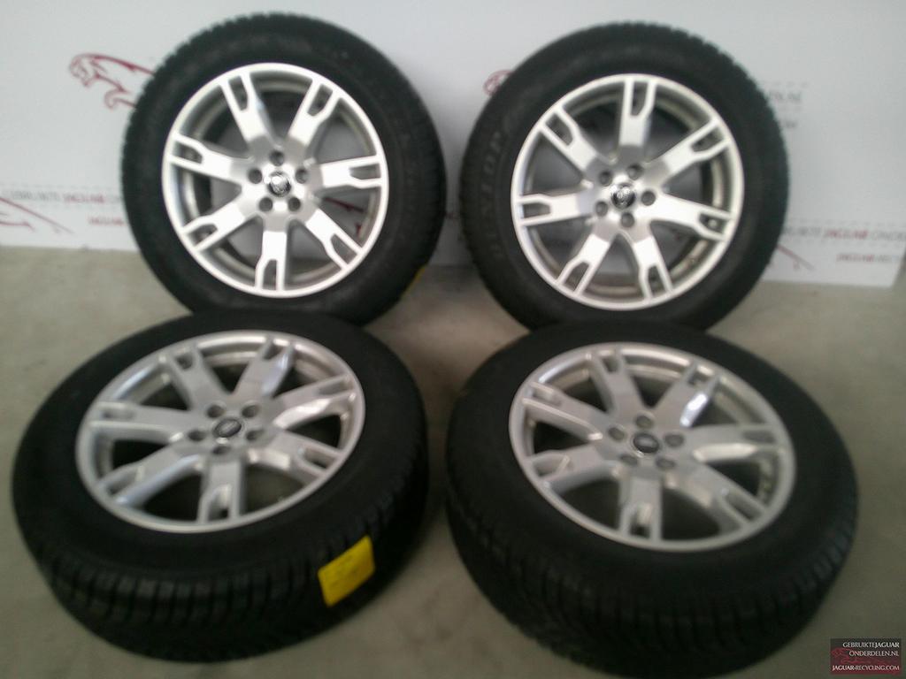 18″ Evoque velgen set met Dunlop winterbanden, Auto-onderdelen, Banden en Velgen, Ophalen of Verzenden, Gebruikt, Terreinwagen