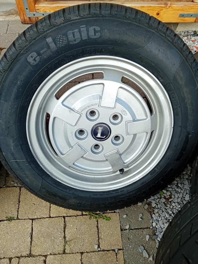 Jantes pneus Oldtimer Lancia Gama, Autos : Pièces & Accessoires, Enlèvement, Pneu(s)