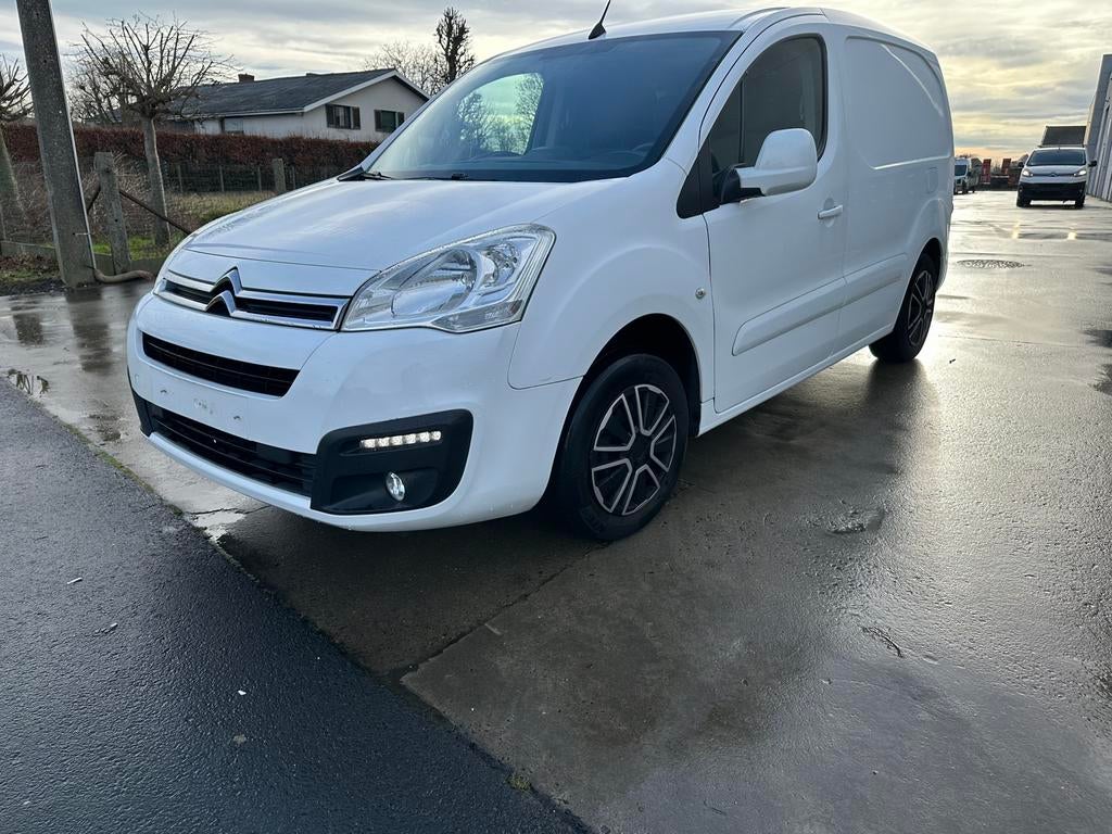 Citroën Berlingo 1.6hdi euro6b / 3zit / AIRCO /Gps, Auto's, Voorwielaandrijving, Stof, Citroën, Wit