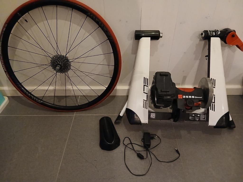 Indoor fietstrainer elite rampa met wiel, Sport en Fitness, Wielrennen, Ophalen