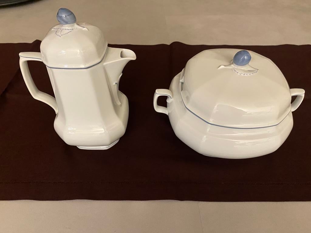 Cafetière et terrine à soupe en porcelaine, Enlèvement