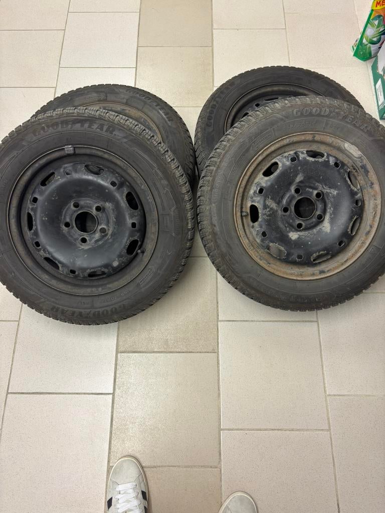 Pneu hiver goodyear, Autos : Pièces & Accessoires, Enlèvement, Utilisé