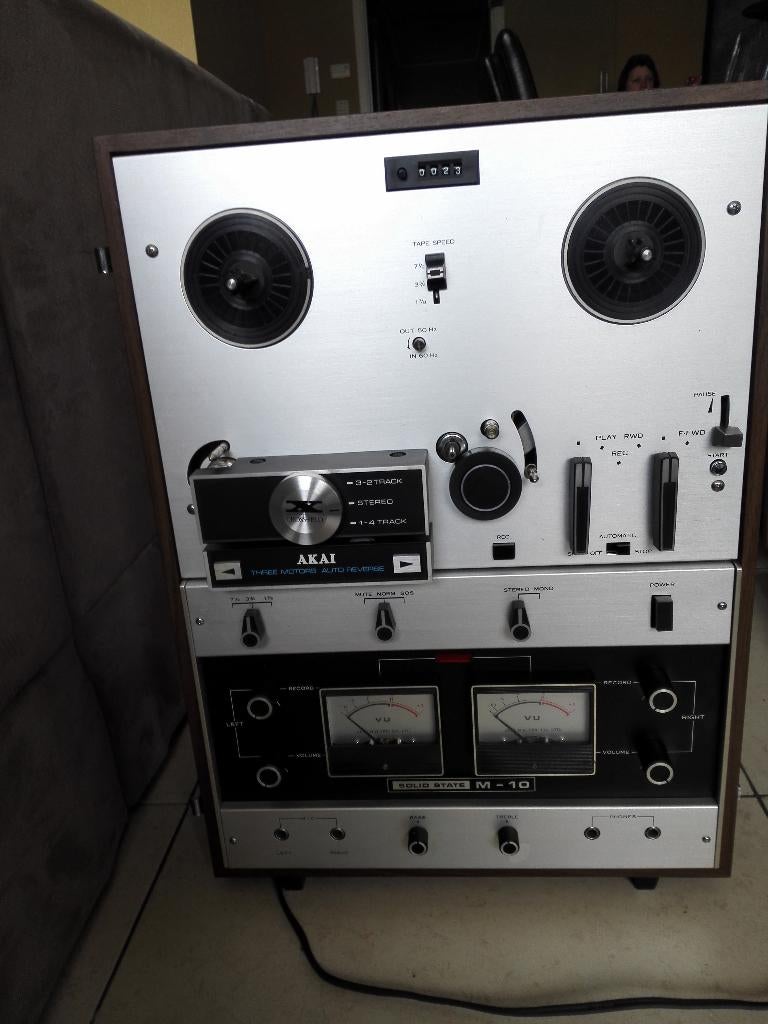 AKAI M-10/reverse, ingebouwde versterker/in perfecte staat, Audio, Tv en Foto, Bandrecorder, Ophalen, Bandrecorder, Met stofkap