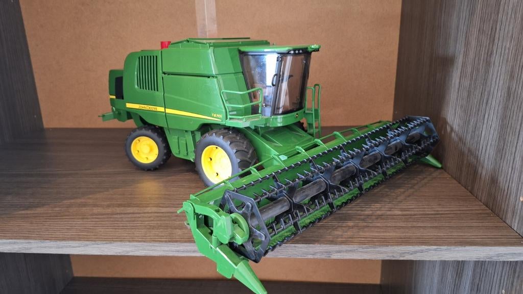 Bruder Jhon Deer maishakselaar, Hobby en Vrije tijd, Modelauto's | 1:32, Ophalen