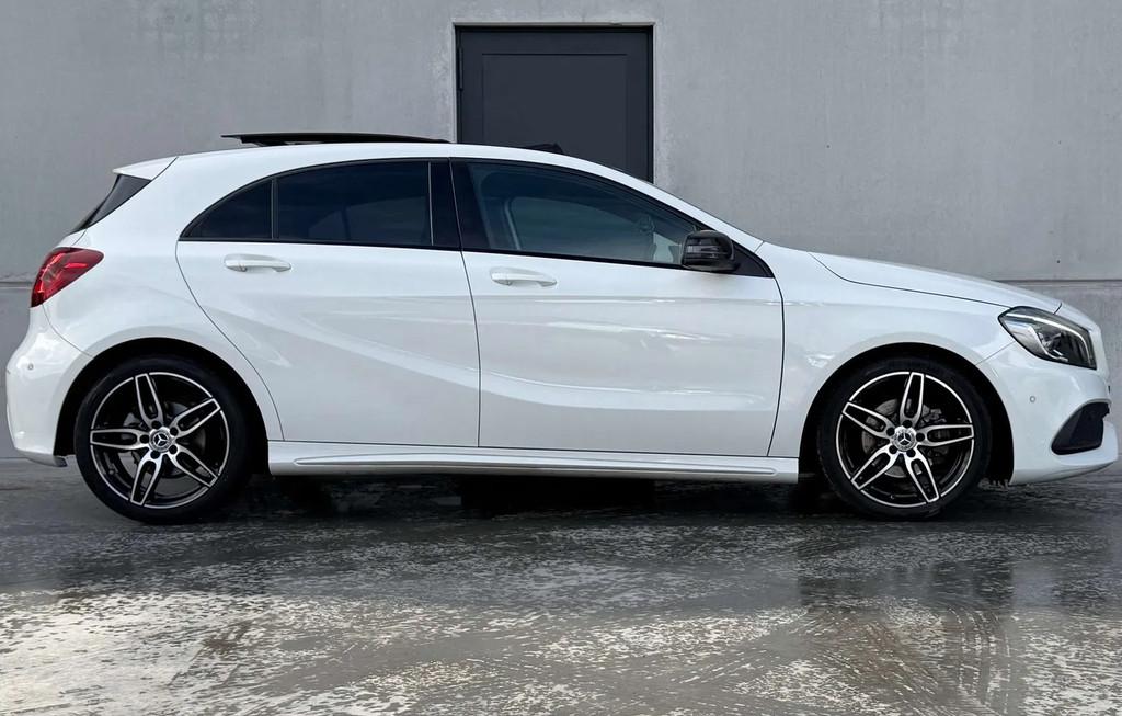 Mercedes-Benz A-CLASS 180 *AMG Pack*Pano*Carplay*Xeon*Nightp, Auto's, 4 cilinders, https://public.car-pass.be/vhr/56ff97fb-fbeb-48af-b70c-cc6221416be2