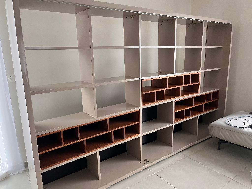 Tv wand kast merk Calligaris Noten en glans, Maison & Meubles, Enlèvement, Comme neuf, Design