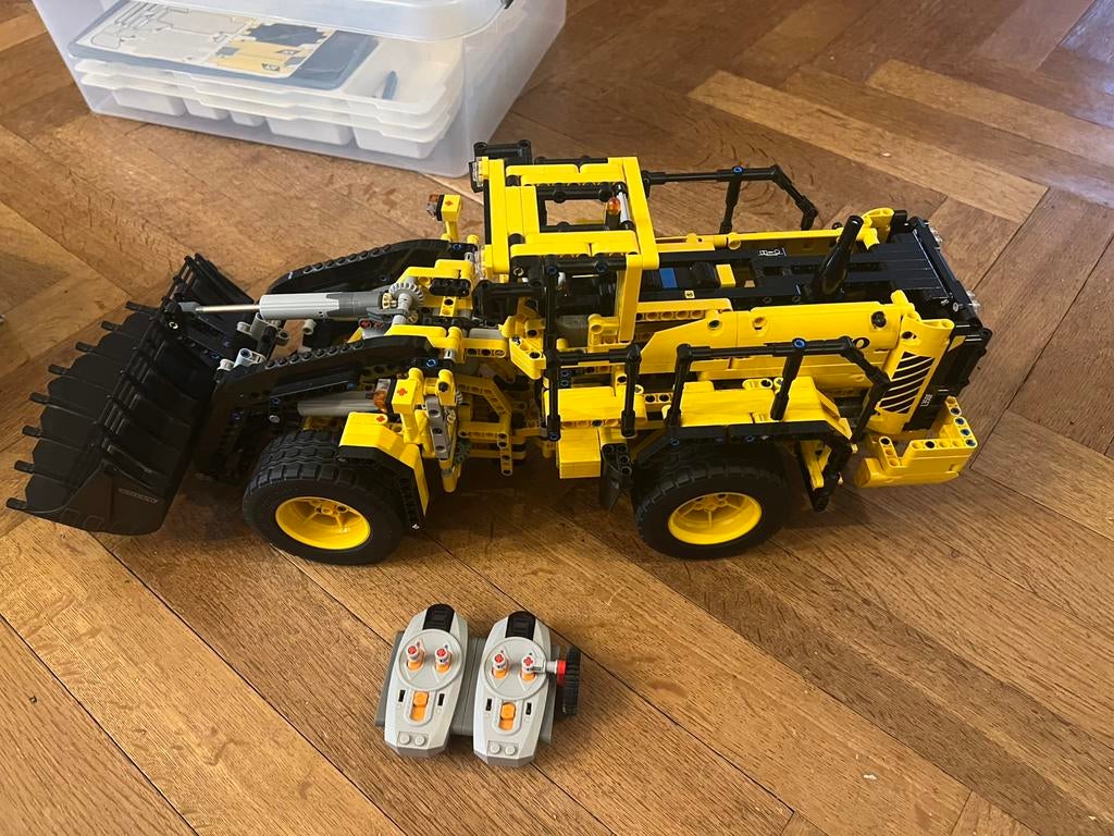 Lego Technic 42030 - Excavatrice VOLVO L350F télécommandée, Ophalen, Gebruikt, Complete set, Lego