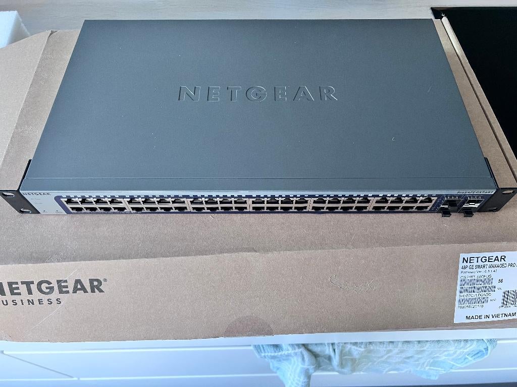 NETGEAR GS748T 48-Port Gigabit Smart Switch, Computers en Software, Netwerk switches, Zo goed als nieuw, Ophalen