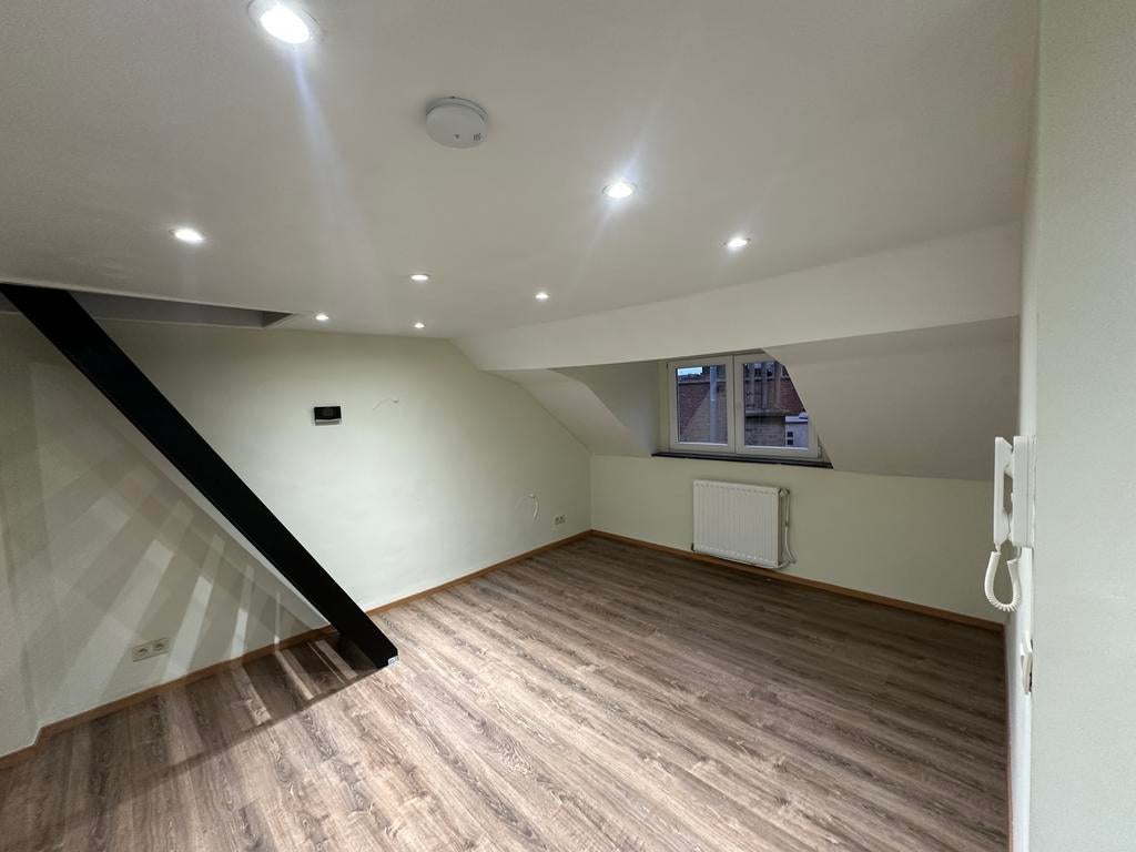 Appartement  a Ixelles , 1 chambre+ grande mezzanine 1050+75, Immo