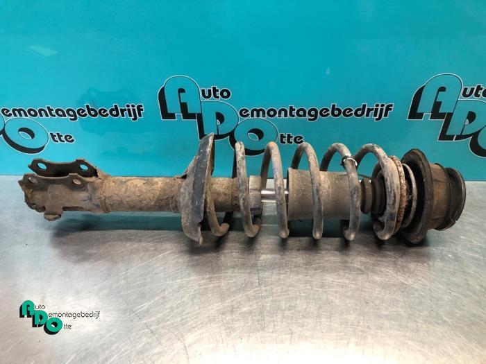 Schokdemperpoot rechts-voor van een Volkswagen Golf (Golf 83, Gebruikt, -, Volkswagen, -