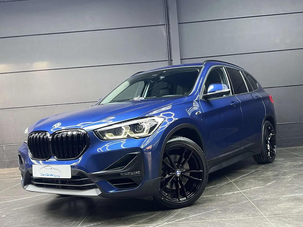 BMW X1 xDrive25e Hybride / Trekhaak / Leder / Camera /, Auto's, BMW, Gebruikt, Blauw, Leder, Bedrijf