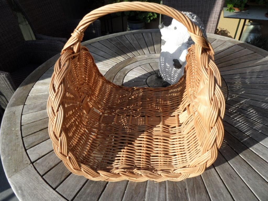 Te koop een rieten mand, Huis en Inrichting, Woonaccessoires | Schalen en Manden, Zo goed als nieuw, Mand, Riet, Ophalen