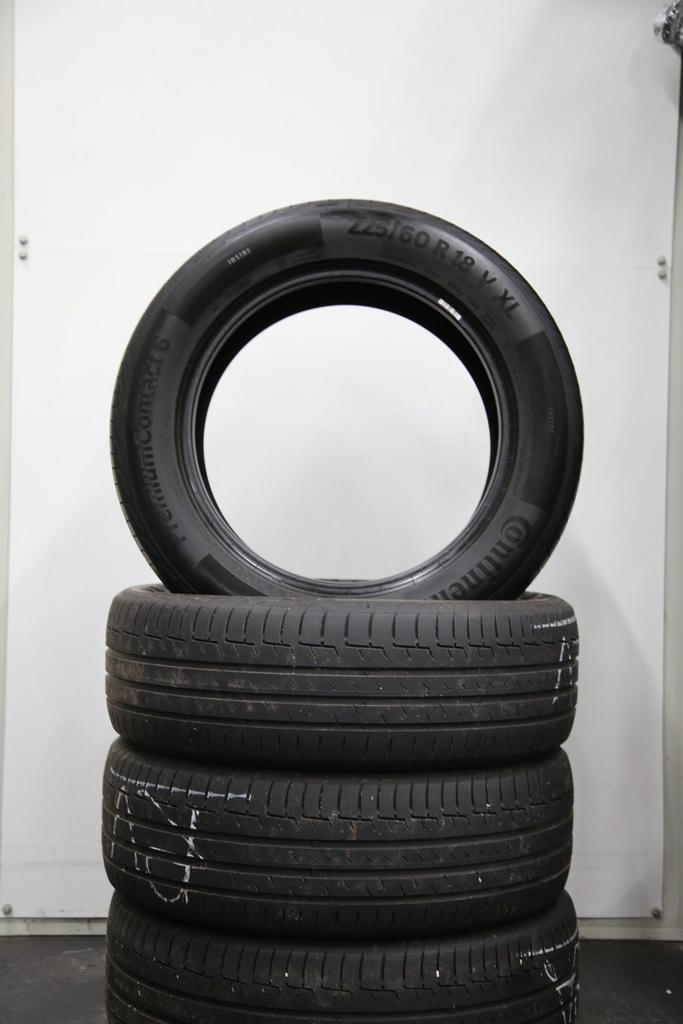 Zomerbanden Continental 225/60 R18 V XL, 18 inch, Gebruikt, -, -