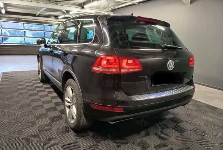 VOLKSWAGEN TOUAREG 3.0 V6 TDI FAP 245 Carat 4Motion, Autos, Volkswagen, Cuir, Achat, Entretenue par le concessionnaire, Noir