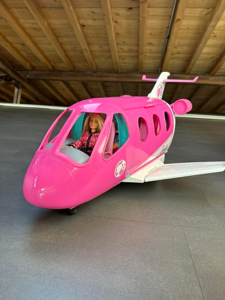 Barbie vliegtuig incl. 2 barbies, Kinderen en Baby's, Speelgoed | Poppen, Ophalen, Zo goed als nieuw, Barbie