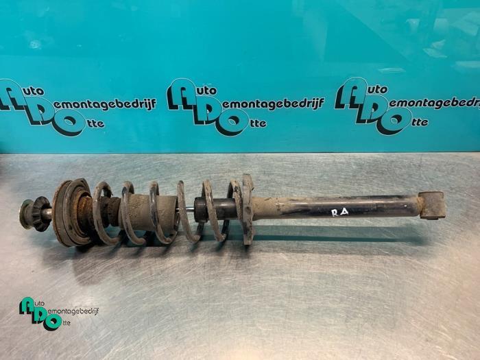 Schokdemperpoot rechts-achter van een Volkswagen Golf (Golf, Auto-onderdelen, Ophanging en Onderstel, Gebruikt, -, Volkswagen