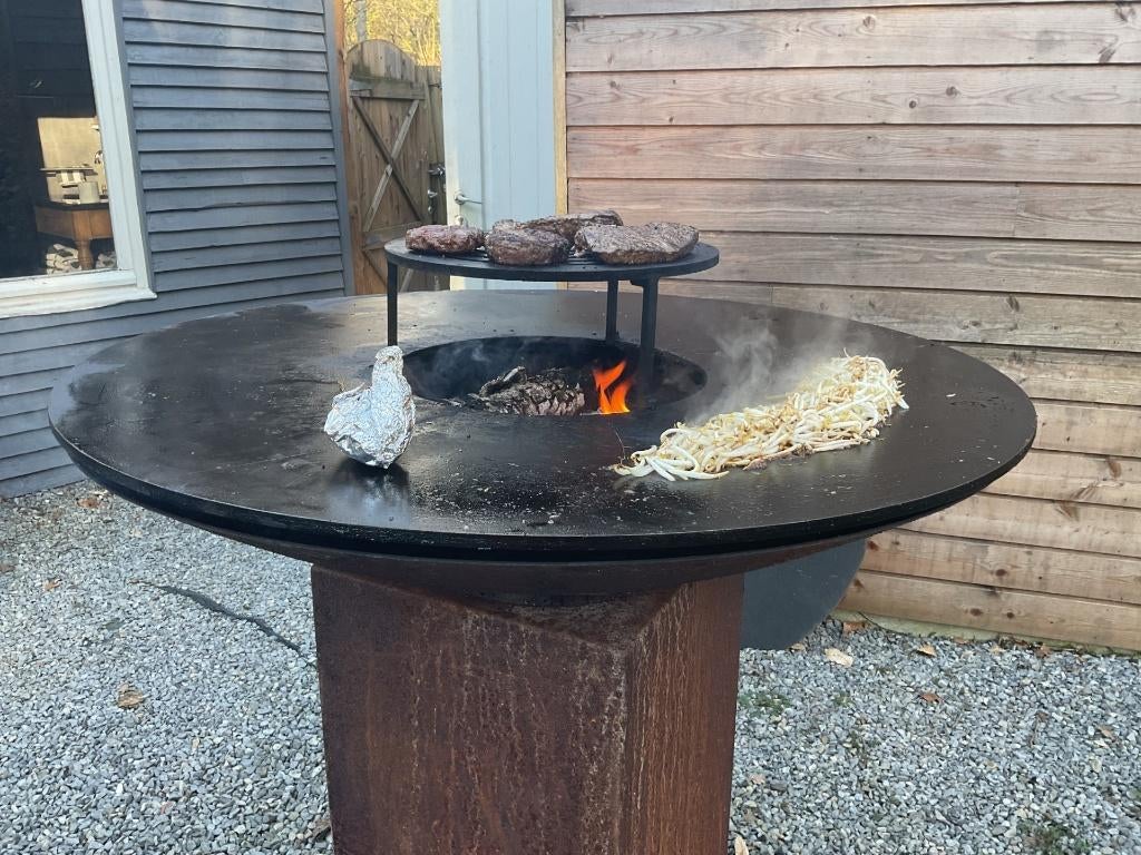 BBQ, Ophalen, Zo goed als nieuw, Ofyr, Met accessoires