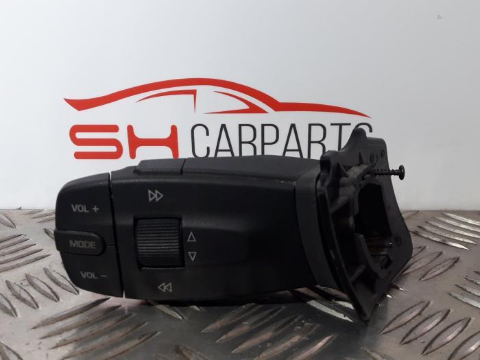 Commande radio volant d'un Seat Ibiza, Autos : Pièces & Accessoires, Commande, Seat, Utilisé, 3 mois de garantie, Enlèvement ou Envoi