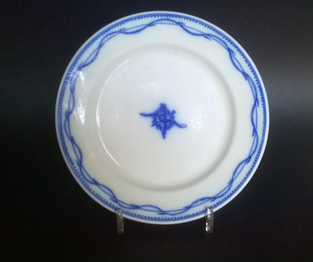 Assiette en porcelaine de Tournai, Antiquités & Art, Antiquités | Porcelaine, Enlèvement ou Envoi