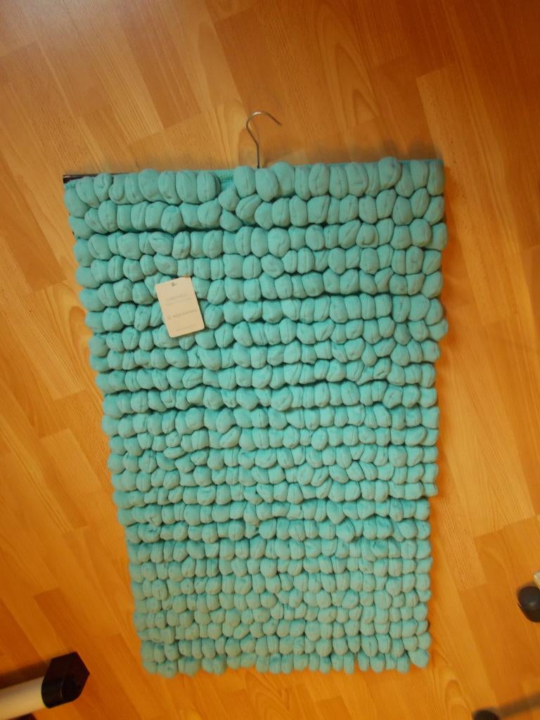 Tapis de bain BODHI "Hand Made" de AQUANOVA., Huis en Inrichting, Ophalen, Nieuw, Groen, Badmat
