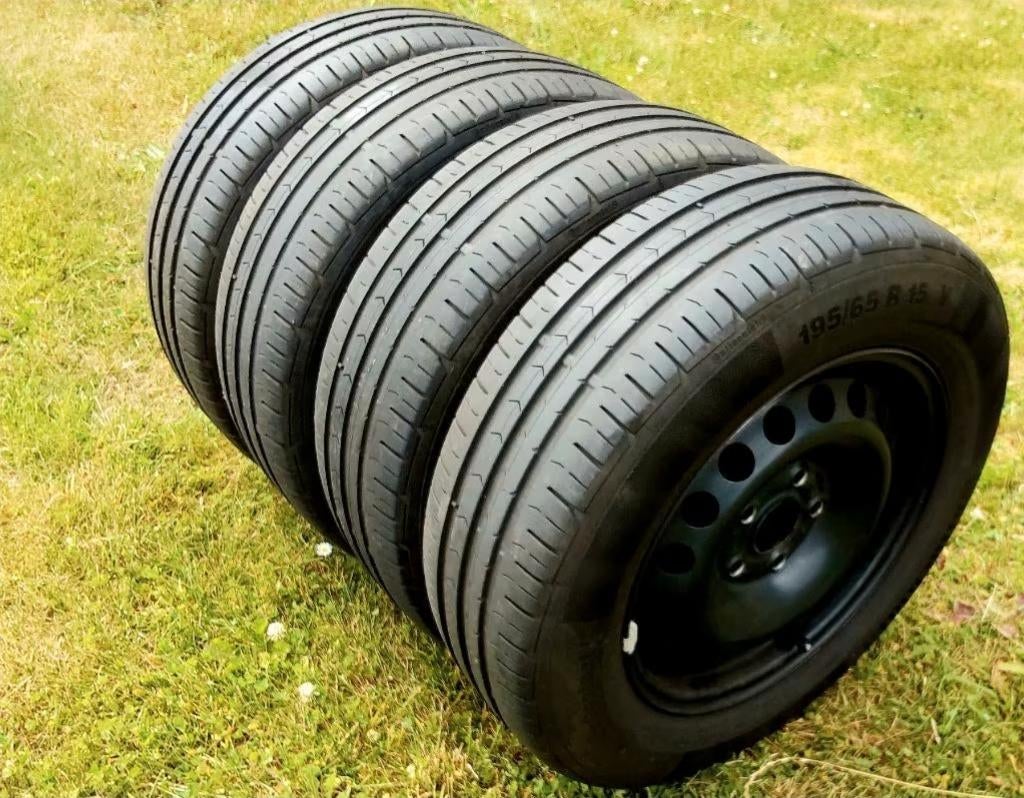 Très bons pneus été Continental 195/65-15, jantes VW, 15 pouces, Pneus et Jantes, Pneus été, Enlèvement