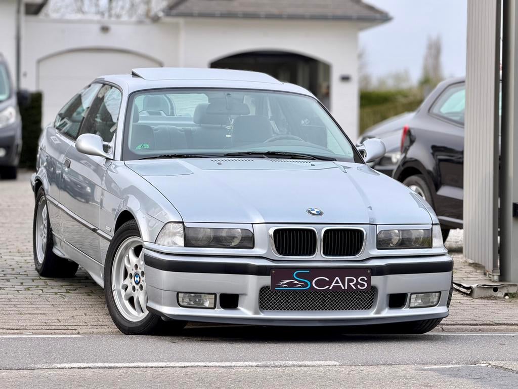 Bmw 318is e36 Coupe 1.9i ** M pakket  ** 102.000 km  **, Auto's, BMW, Automaat, 4 cilinders, Bedrijf, 5 zetels