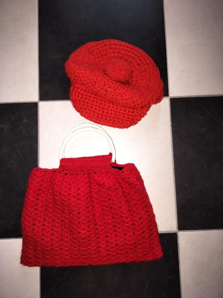 Vintage/Boho stijl: Handgemaakt rode gehaakte handtas &baret, Handtassen en Accessoires, Tassen | Damestassen, Ophalen, Zo goed als nieuw