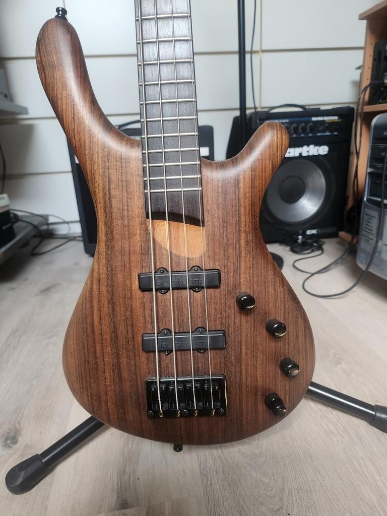 Basgitaar mayones EB4, Ophalen