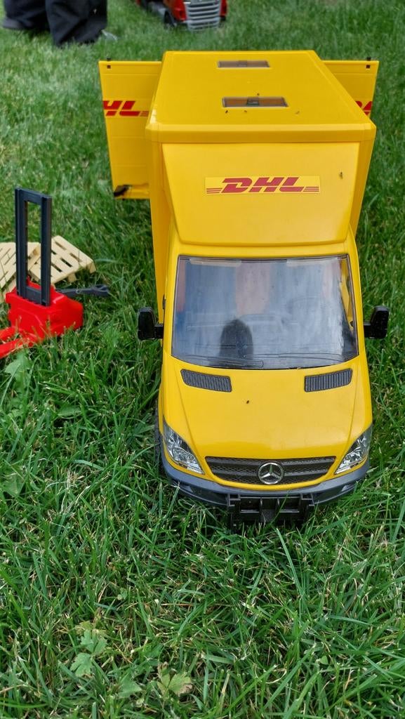 Bruder MB Sprinter  DHL, Enfants & Bébés, Jouets | Véhicules en jouets, Enlèvement