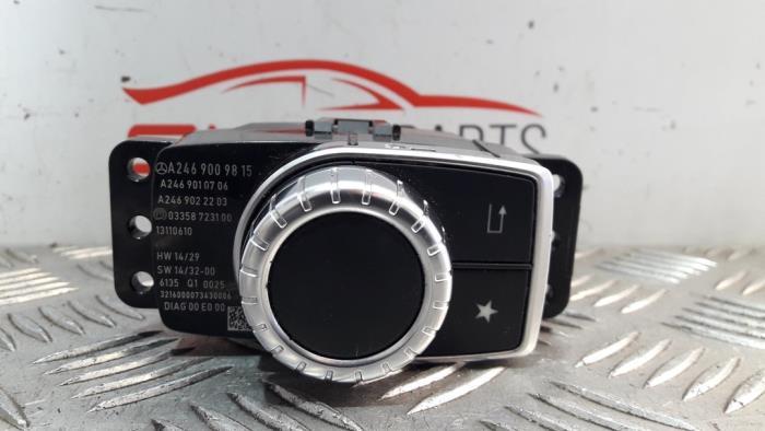 Bouton I-drive d'un Mercedes CLA, 3 mois de garantie, Utilisé, -, -