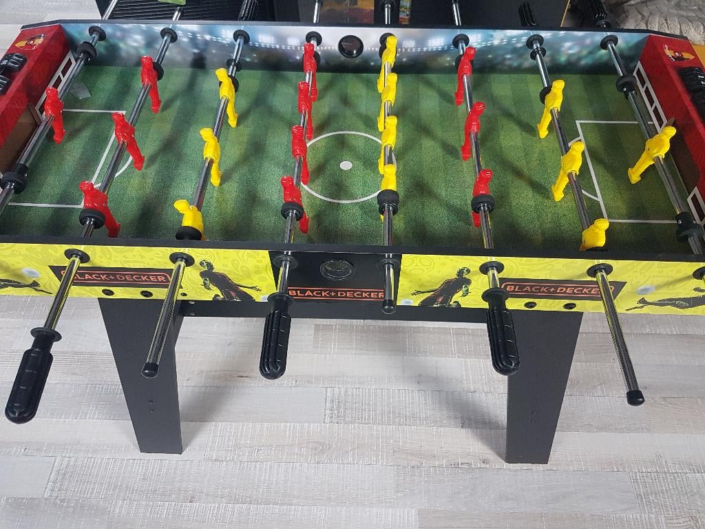 TABLE DE KICKER RED DEVILS POUR ENFANTS, Enfants & Bébés, Jouets | Tables de football, Enlèvement, Comme neuf