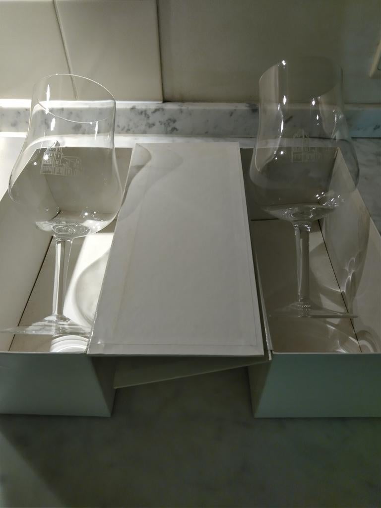 Pour l'amateur de vin : 2 grands verres à vin avec image, Collections, Enlèvement, Neuf