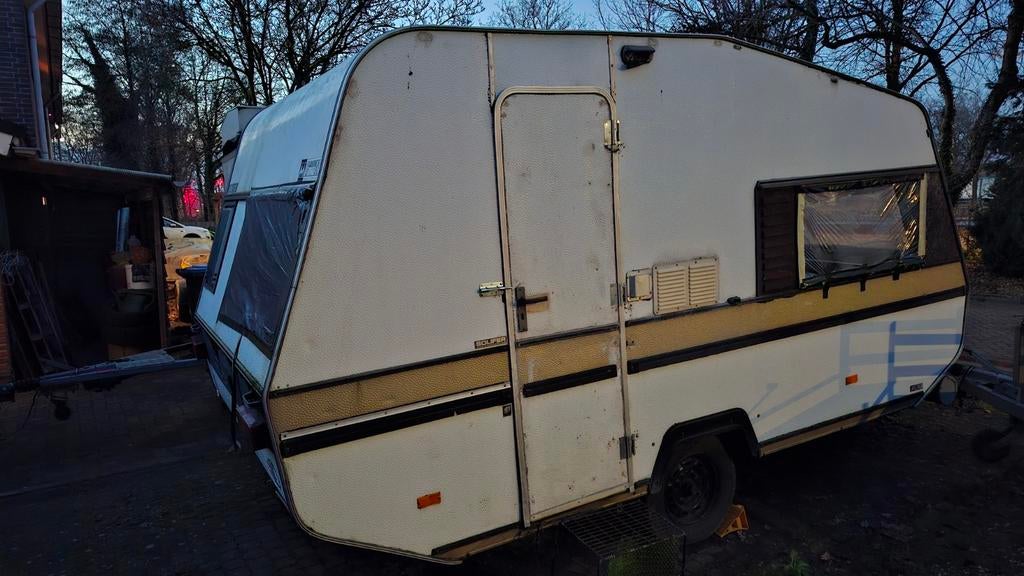 La caravane Solifer Artic 450 est prête pour l'hiver, Caravanes & Camping, Caravanes, Particulier, Solifer, 4 à 5 mètres, Poêle