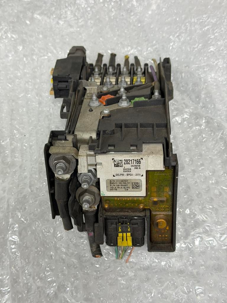 Peugeot Citroën Zekeringkast op accu met kap -  9666527580, Auto-onderdelen, Elektronica en Kabels, Citroën, Peugeot, Gebruikt