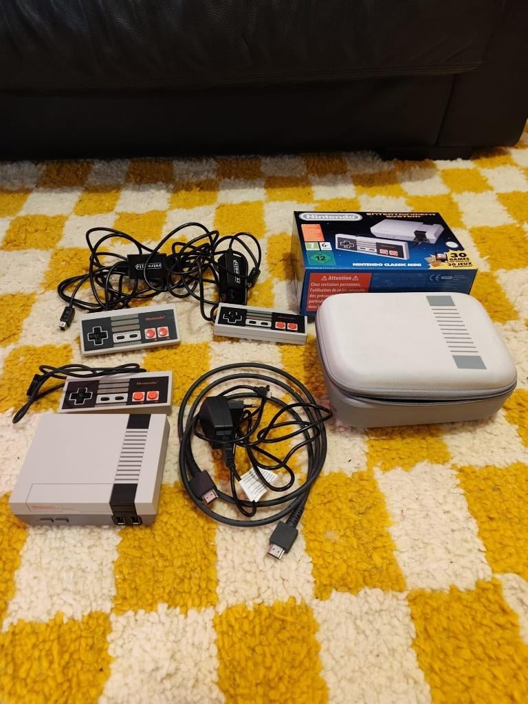 Nintendo NES Classic mini (+ extra's), Ophalen, Zo goed als nieuw, Met 3 controllers of meer, Met games