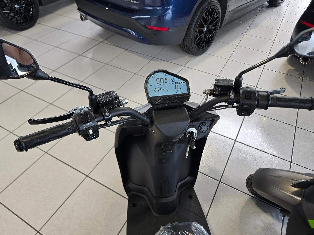 Silence S02 two-seater 45 km/u MY23 5,6 kWh, Motoren, Motoren | Overige merken, Scooter, Motorrijbewijs A, Bedrijf, 11 kW of minder