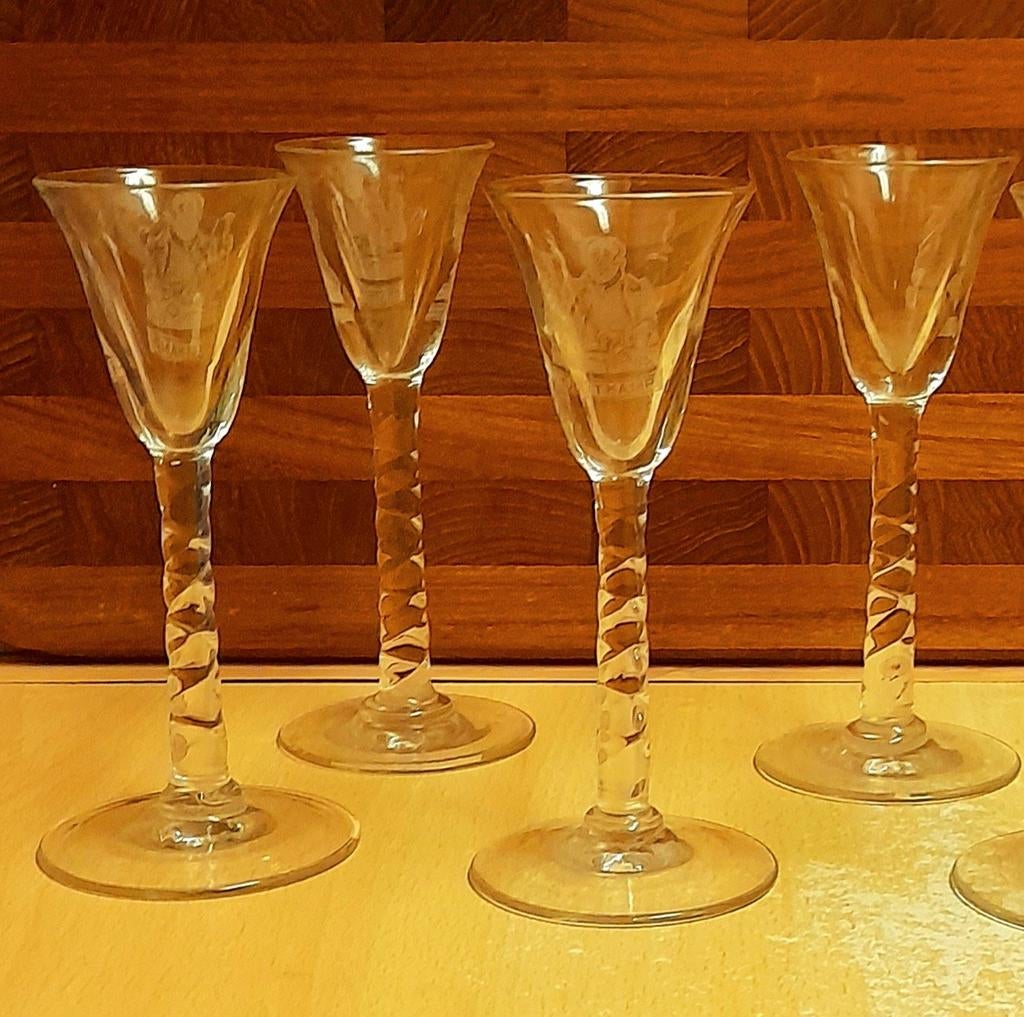 Hulstkamp borrelglaasjes, Ophalen