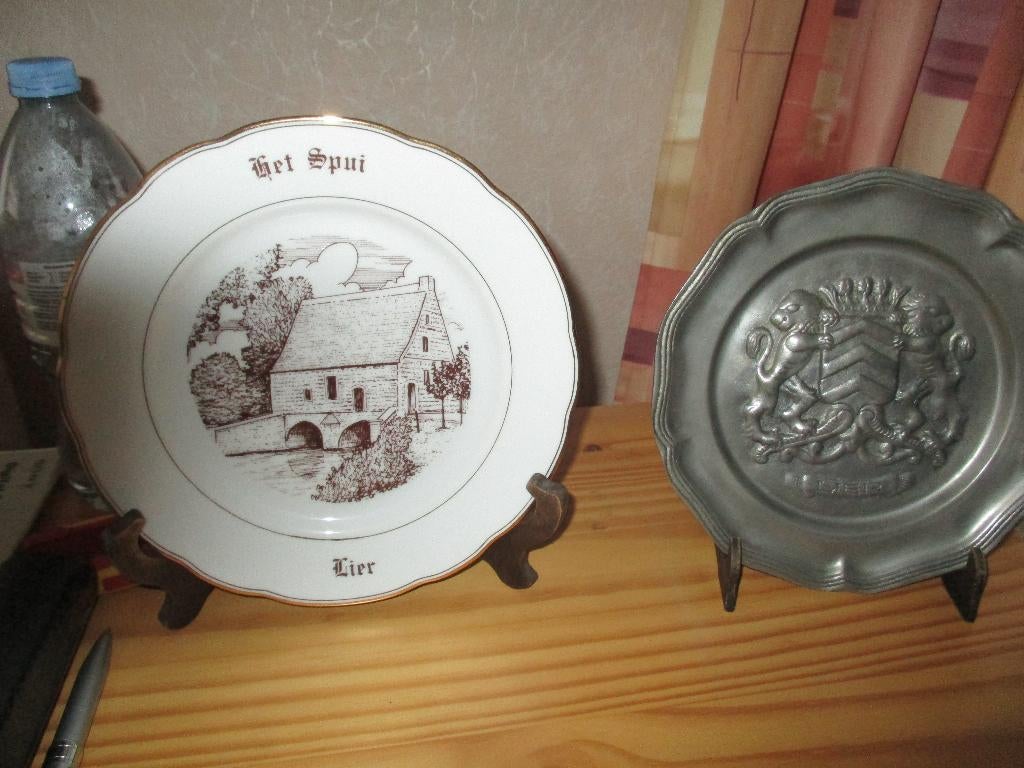 twee schotels 1 tinnen schaal en 1 ander 20€ VOOR DE TWEE, Ophalen