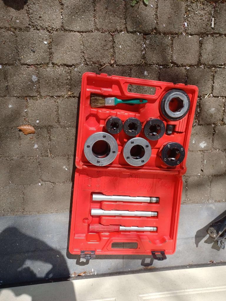 Draadsnij ijzer en werkbank driepikkel, Ophalen of Verzenden, Zo goed als nieuw, Overige typen